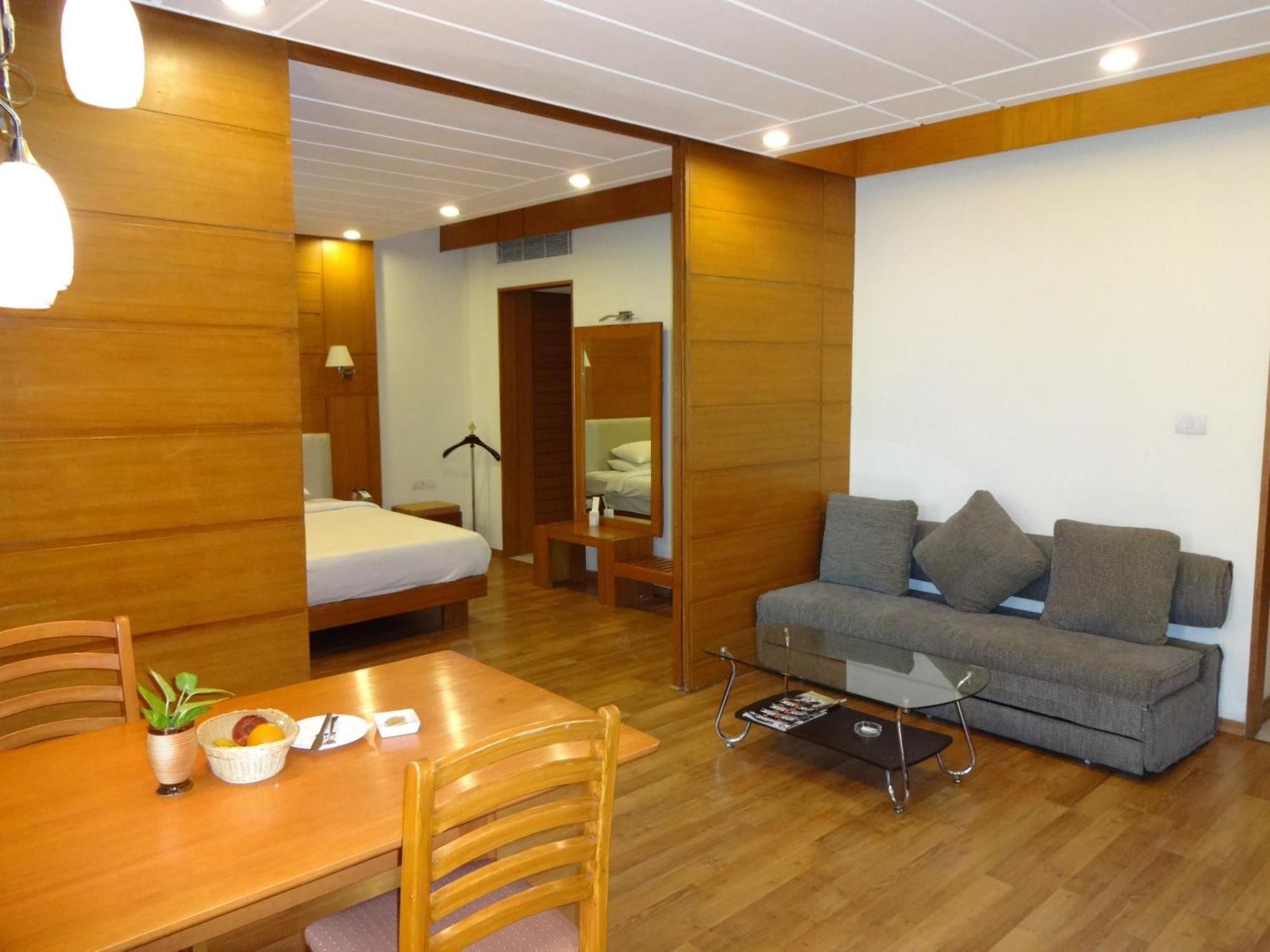 The Sunway Manor Hotel Пондичери Стая снимка