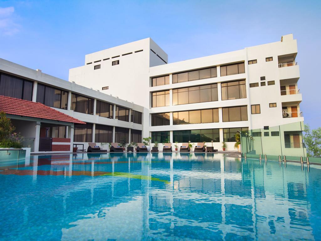 The Sunway Manor Hotel Пондичери Екстериор снимка
