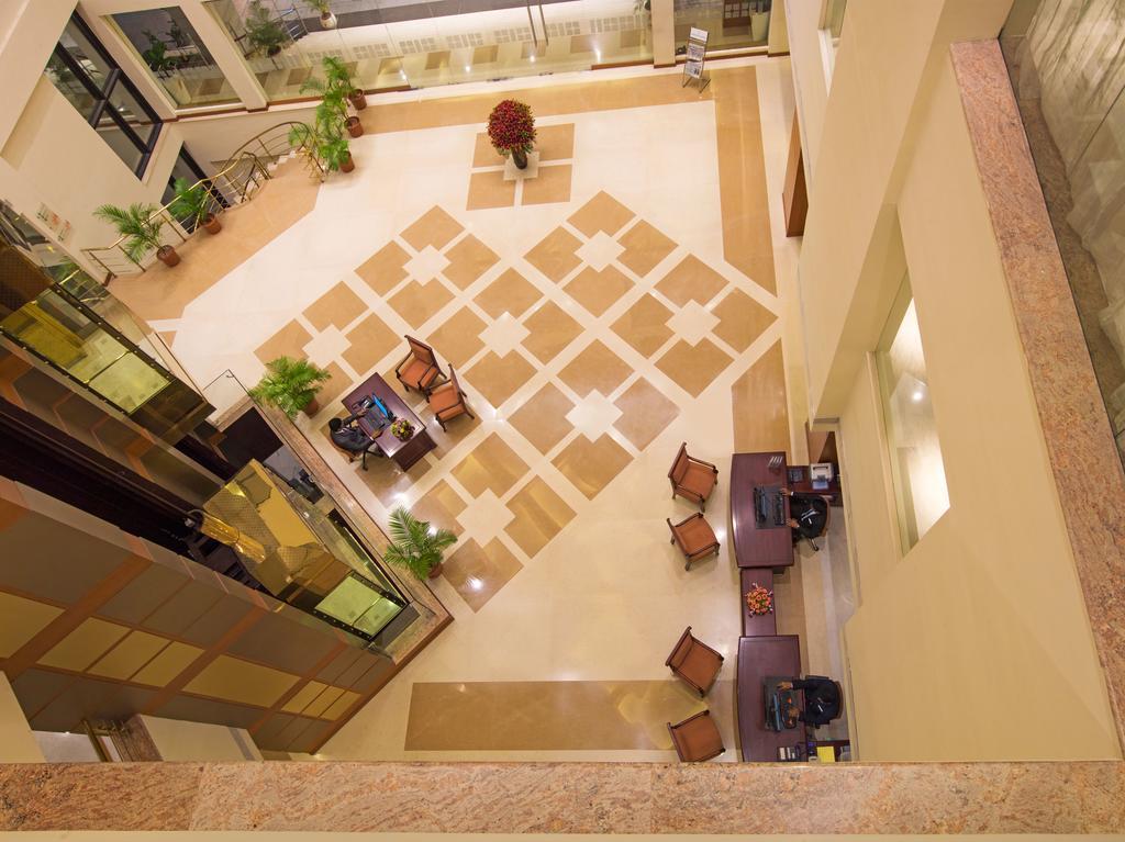 The Sunway Manor Hotel Пондичери Екстериор снимка