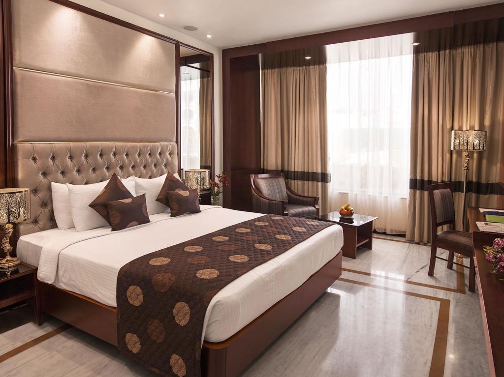 The Sunway Manor Hotel Пондичери Екстериор снимка