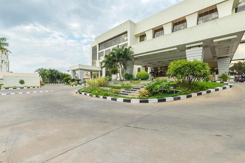 The Sunway Manor Hotel Пондичери Екстериор снимка
