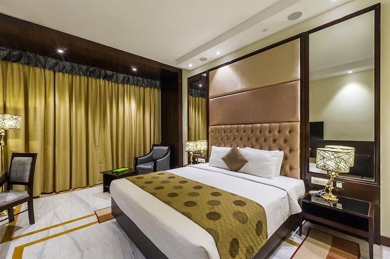 The Sunway Manor Hotel Пондичери Екстериор снимка
