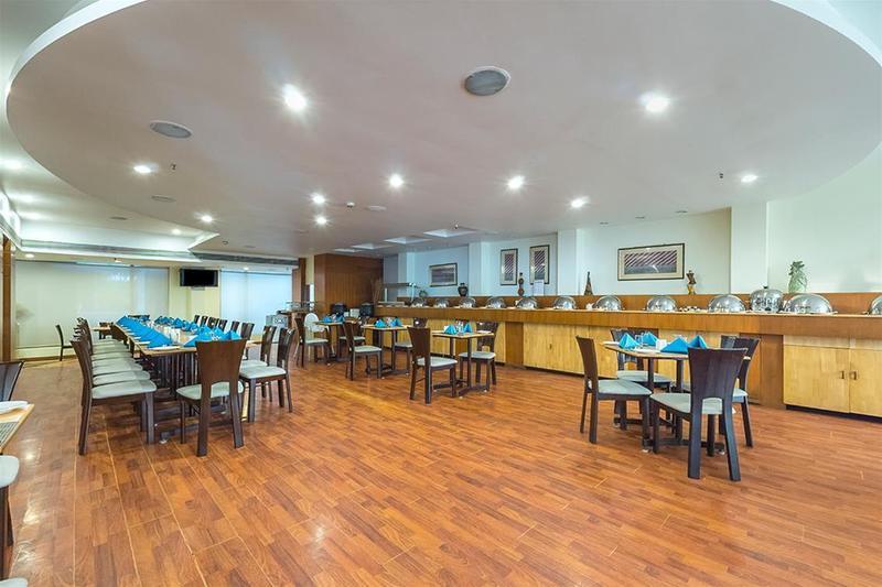 The Sunway Manor Hotel Пондичери Екстериор снимка