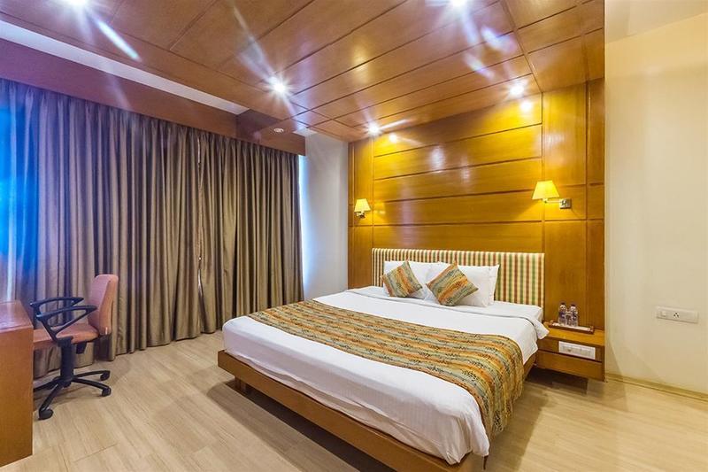 The Sunway Manor Hotel Пондичери Екстериор снимка