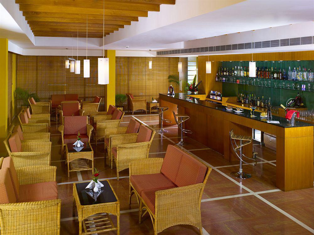 The Sunway Manor Hotel Пондичери Екстериор снимка